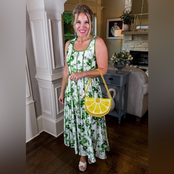 entro Dresses & Skirts - SECRET GARDEN SQUARE NECK
MIDI FLORAL DRESS